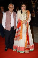 Kiran Juneja, Ramesh Sippy at the red carpet of Stardust awards on 21st Dec 2015